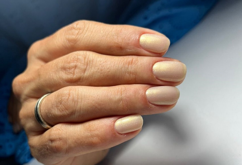 بهترین رنگ لاک ناخن ۱۴۰۴: ۴ ترند برتر + عکس